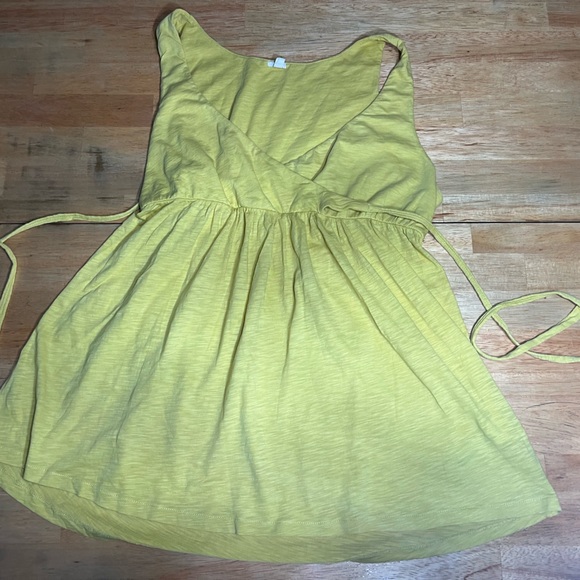 yellow tied top - Picture 2 of 3